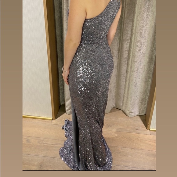 Crushed silver sequin gown Pronovias size 6 - Picture 4 of 7